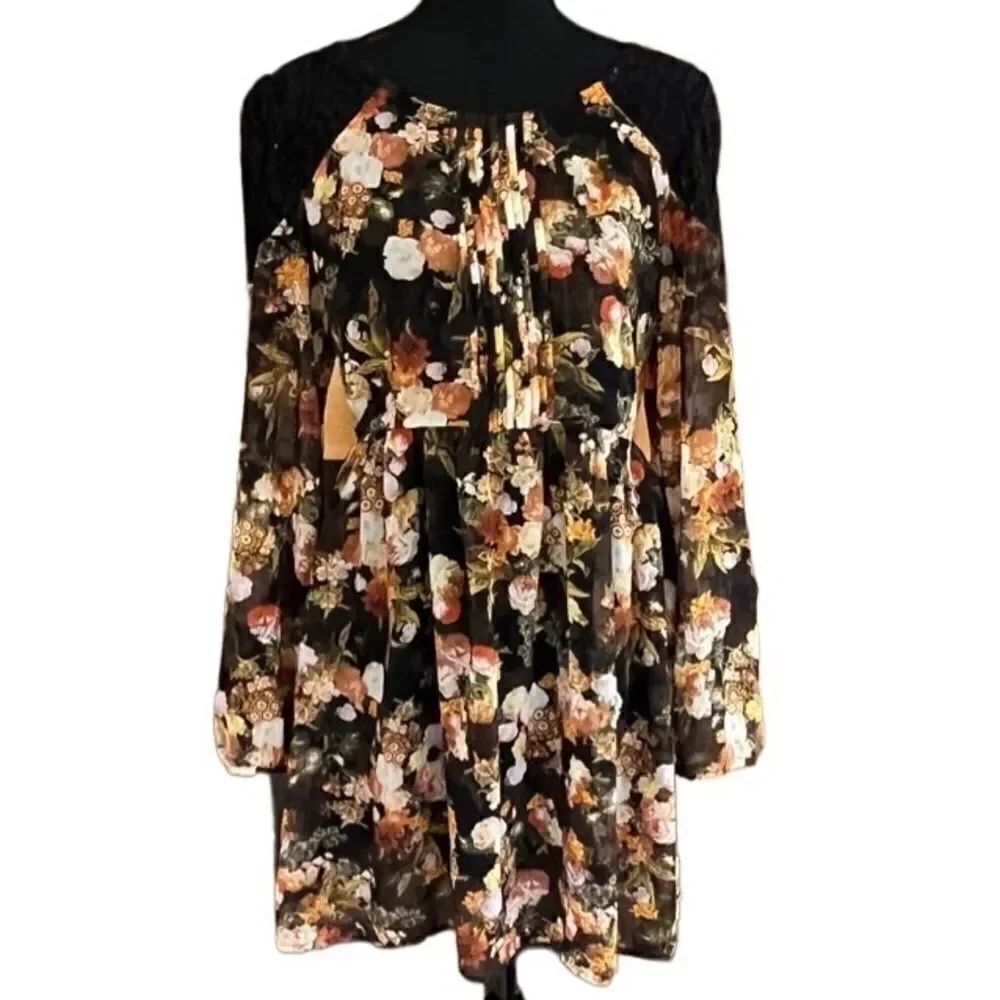 Forever 21 babydoll style floral chiffon overlay dress with lace shoulders/ back
